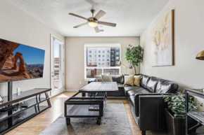 Luxury 2Bd 2Ba- Free HotTub, Pool, Prkg, Gym - NEW